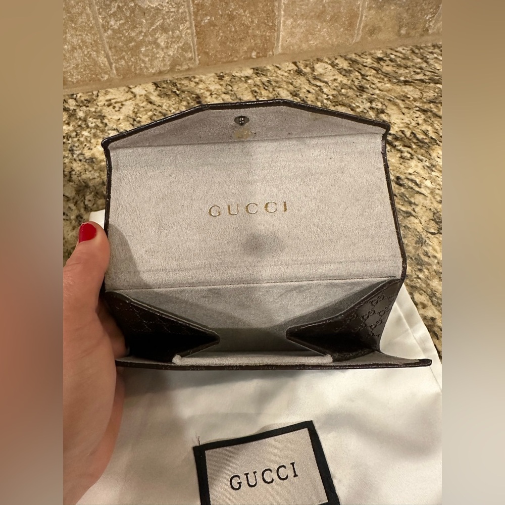 Gucci Brown Sunglasses Case, dust bag and lens wipes. **no glasses** - Picture 8 of 8